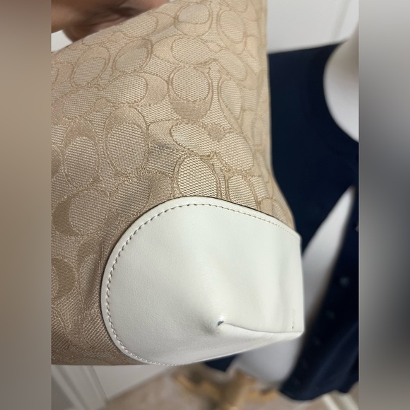 Coach Cream and White Shoulder Bag with Signature Monogram - Picture 6 of 13